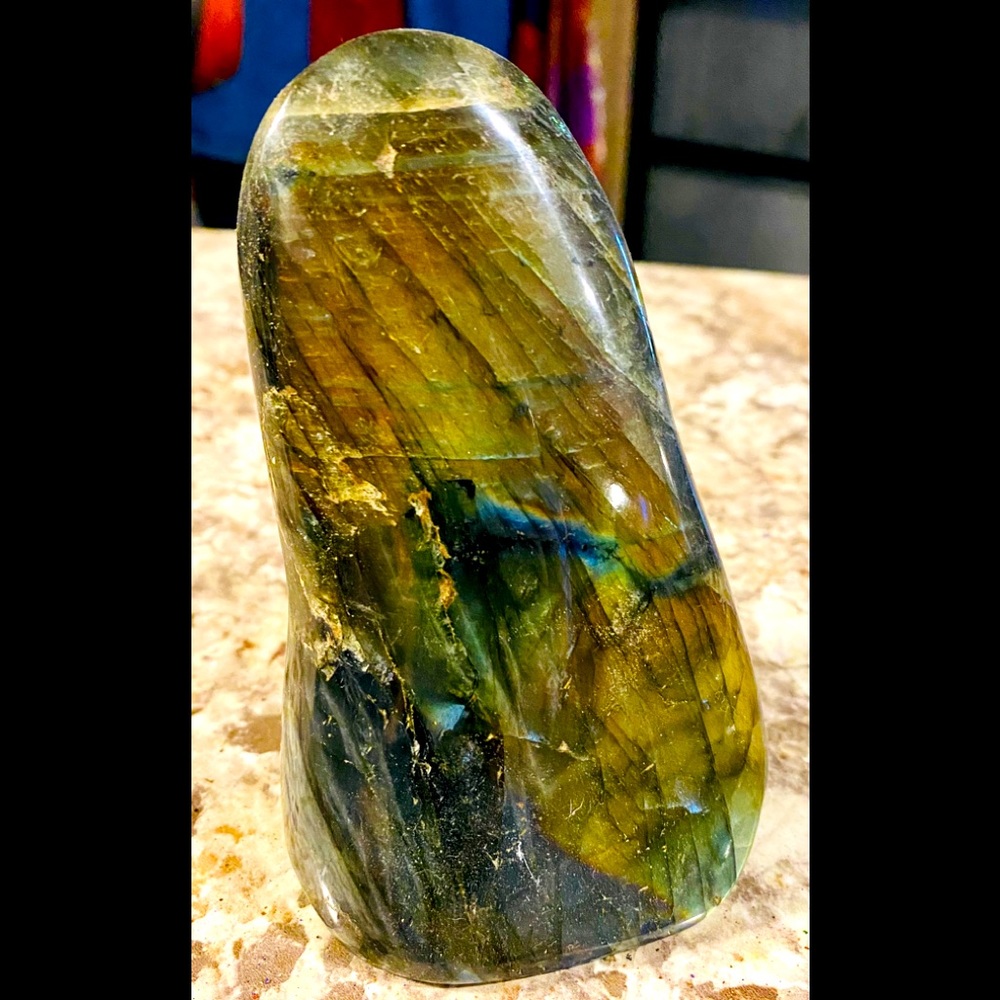 Stunning, rainbow flash, free form labradorite!